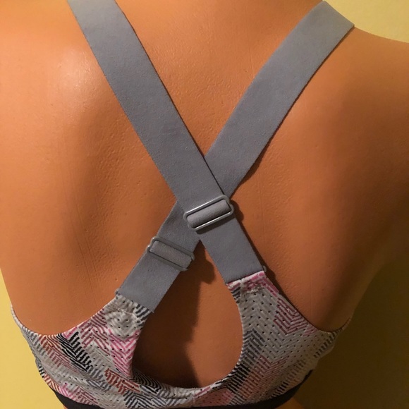 Victoria Secret Sports Bra 36C! - Picture 3 of 4